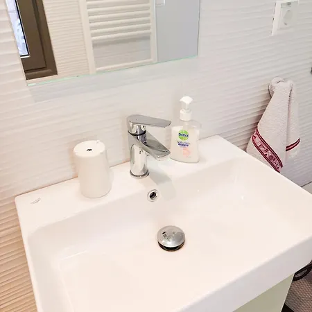 Eucalyptus--top Floor Beachfront Apartament