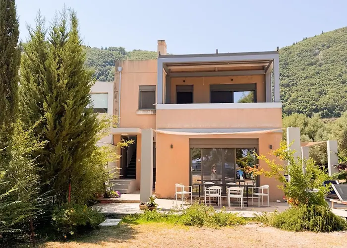 Zen Beachfront Apartment Лефкада